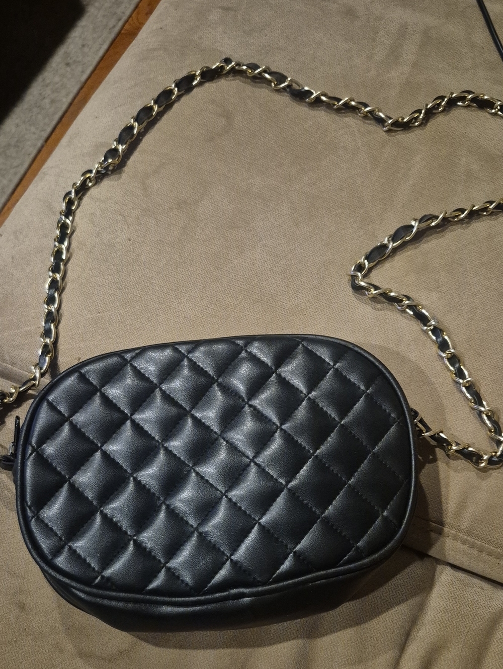 Quilted Oval Crossbody Bag - Black with Gold Chain
